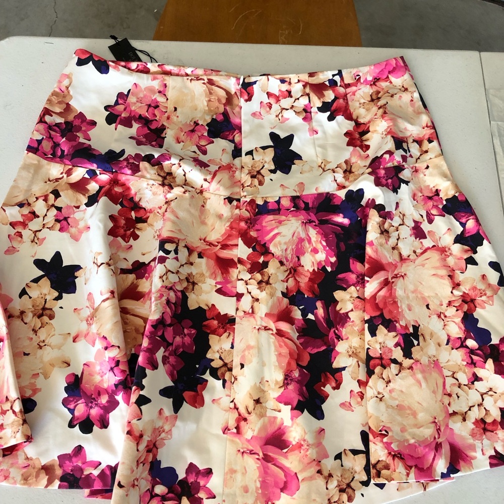NWT LB SKIRT